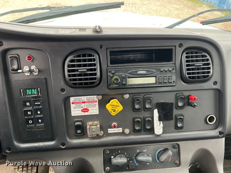 image for item ID9255 2007 Freightliner M106  well service truck