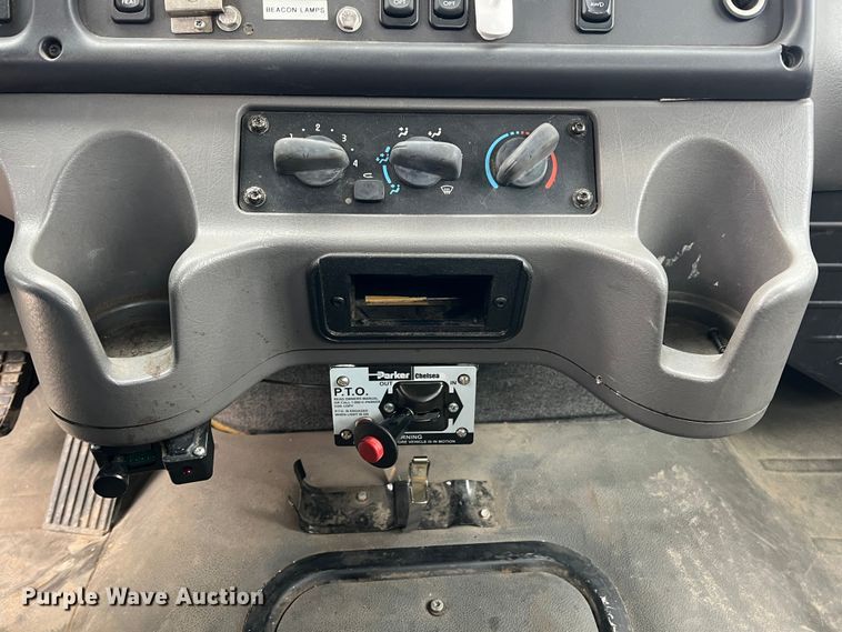 image for item ID9255 2007 Freightliner M106  well service truck