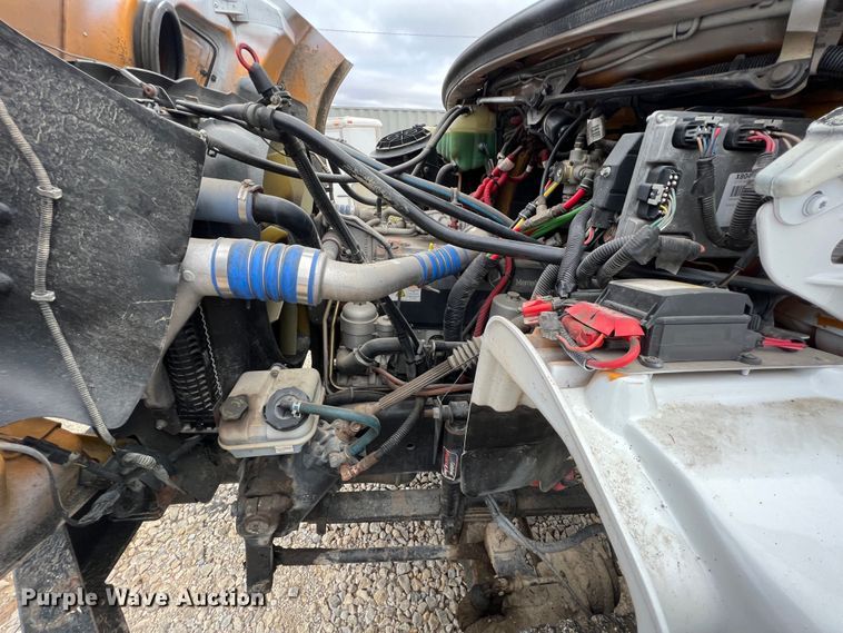 image for item ID9255 2007 Freightliner M106  well service truck