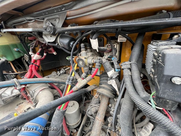 image for item ID9255 2007 Freightliner M106  well service truck