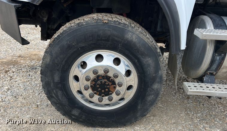 image for item ID9255 2007 Freightliner M106  well service truck