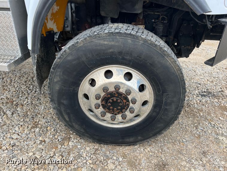 image for item ID9255 2007 Freightliner M106  well service truck