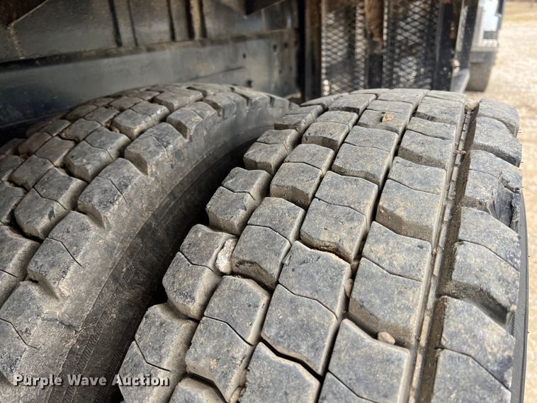 image for item ID9255 2007 Freightliner M106  well service truck