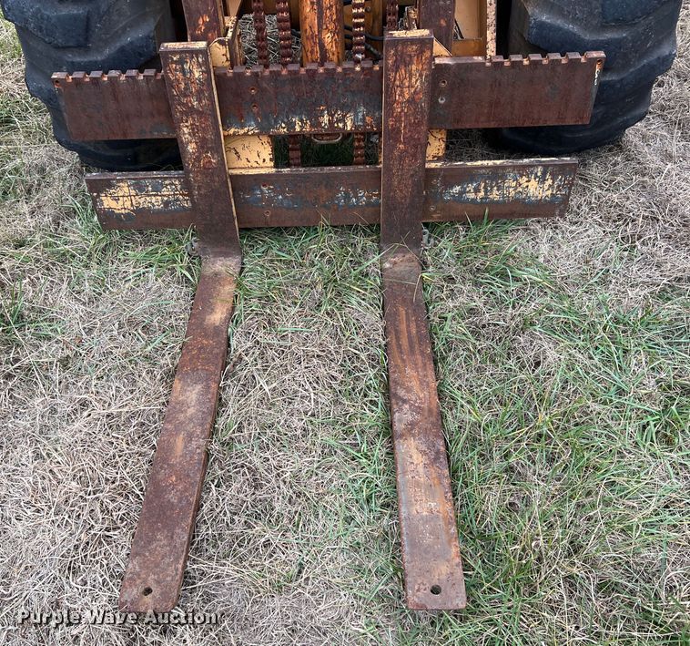 image for item ID9273 1982 Case 586D  forklift