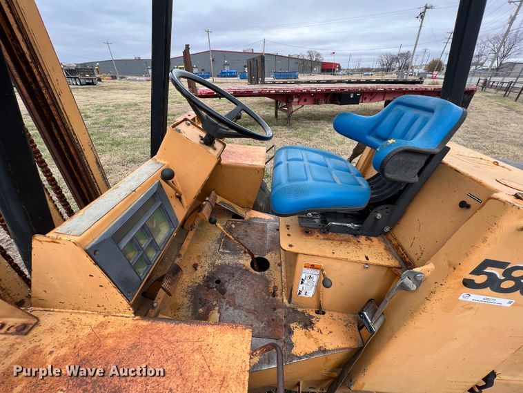 image for item ID9273 1982 Case 586D  forklift