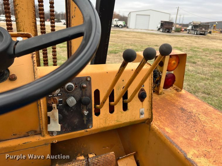 image for item ID9273 1982 Case 586D  forklift