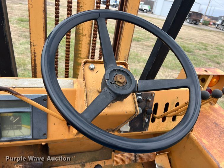 image for item ID9273 1982 Case 586D  forklift