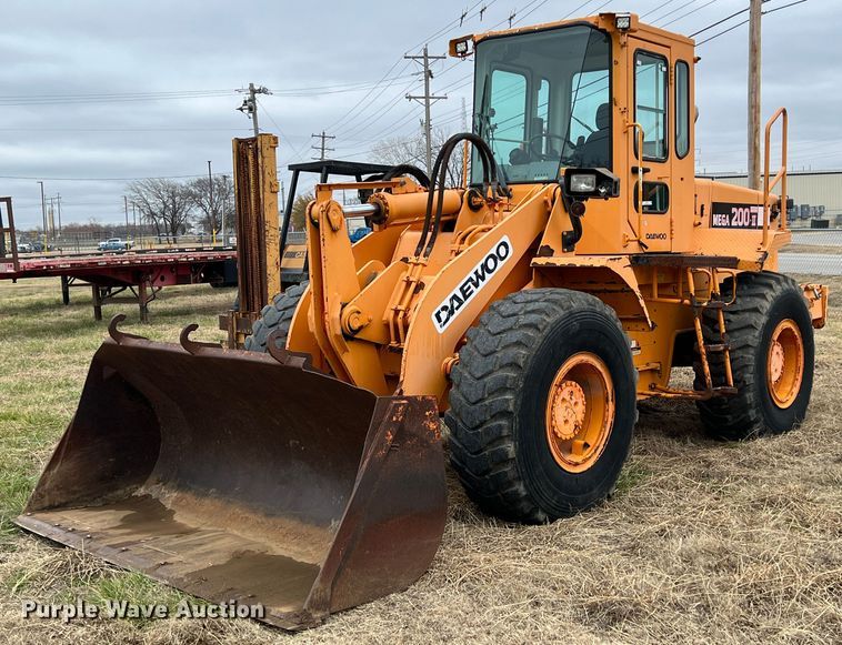 image for item ID9274 2002 Daewoo Mega 200III  wheel loader