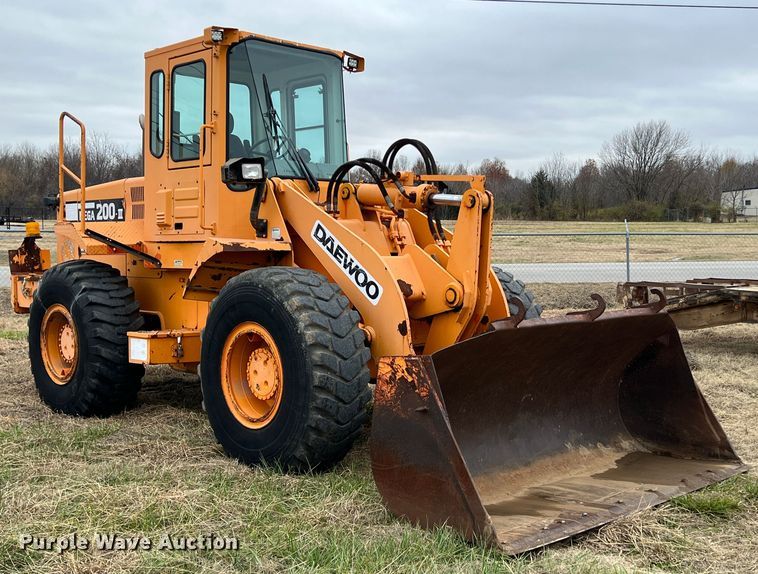 image for item ID9274 2002 Daewoo Mega 200III  wheel loader