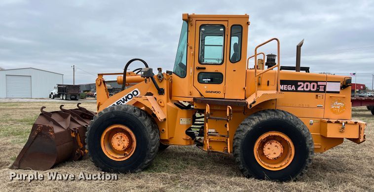 image for item ID9274 2002 Daewoo Mega 200III  wheel loader