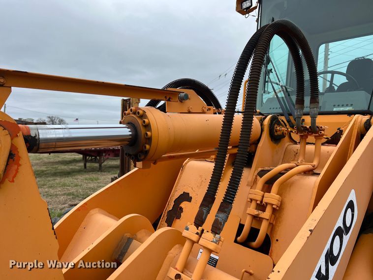 image for item ID9274 2002 Daewoo Mega 200III  wheel loader