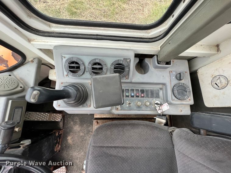 image for item ID9274 2002 Daewoo Mega 200III  wheel loader