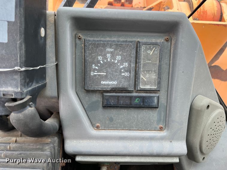 image for item ID9274 2002 Daewoo Mega 200III  wheel loader