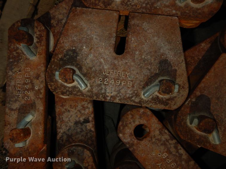 image for item IE9971 John Deere  3.5" W elevating scraper chains