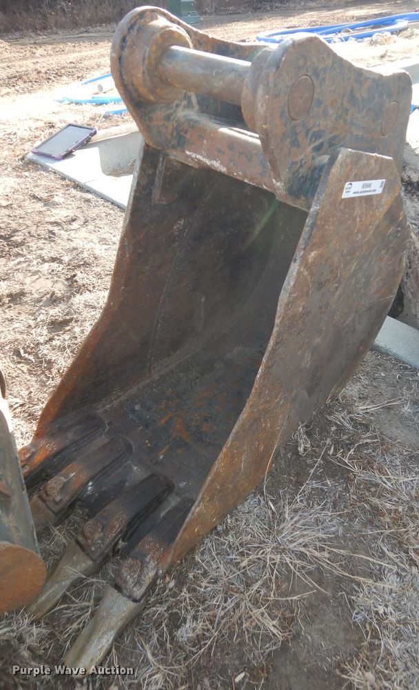 image for item IE9998 Kubota  18"W excavator bucket