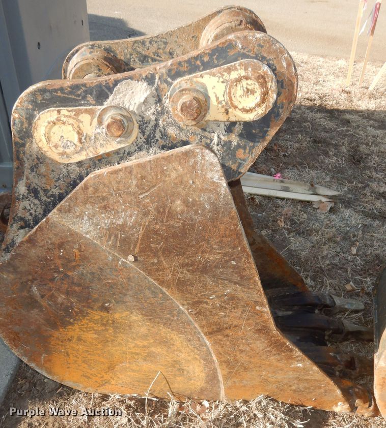 image for item IE9998 Kubota  18"W excavator bucket