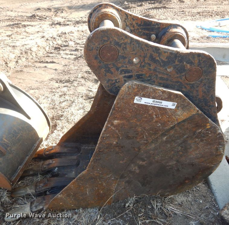image for item IE9998 Kubota  18"W excavator bucket