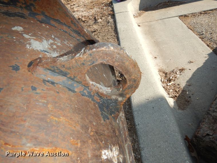 image for item IE9998 Kubota  18"W excavator bucket