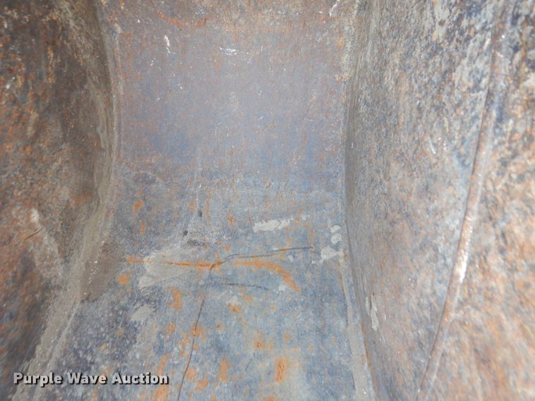 image for item IE9998 Kubota  18"W excavator bucket