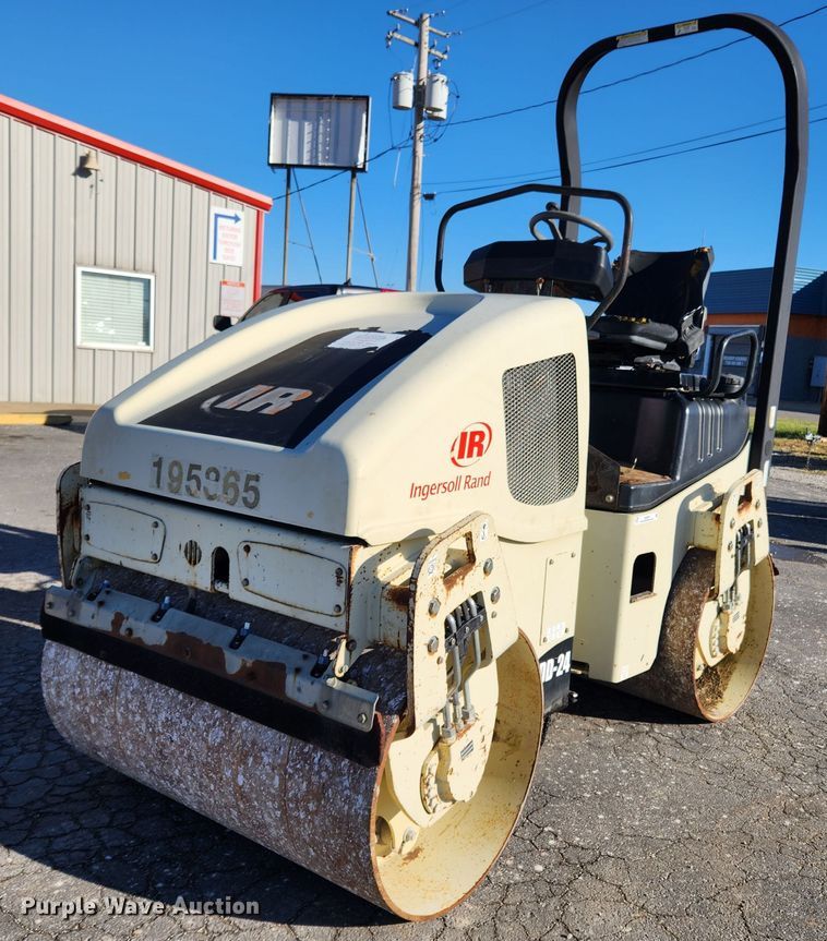 image for item JB9691 2007 Ingersoll Rand DD-24  double drum vibratory roller