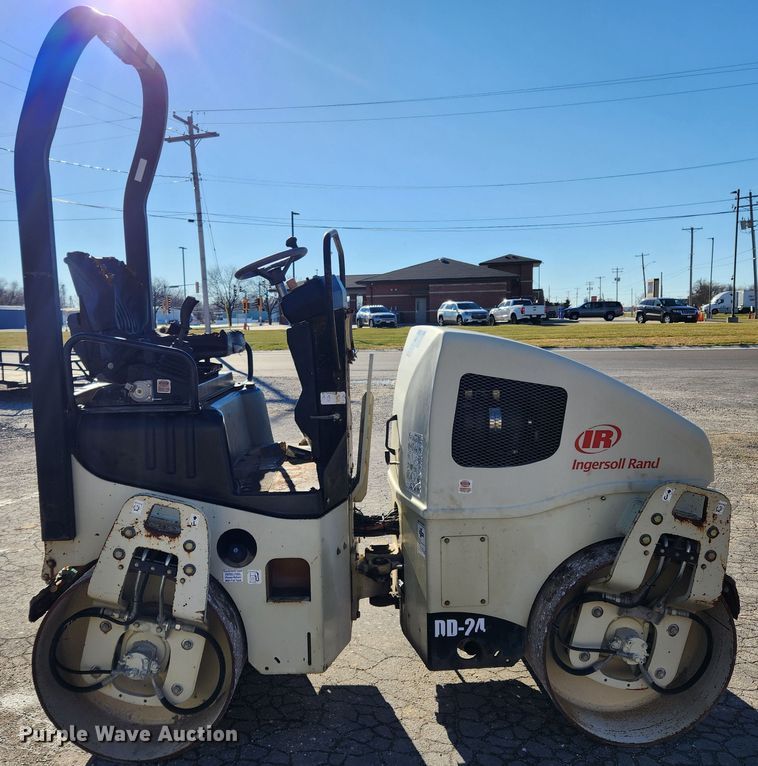 image for item JB9691 2007 Ingersoll Rand DD-24  double drum vibratory roller