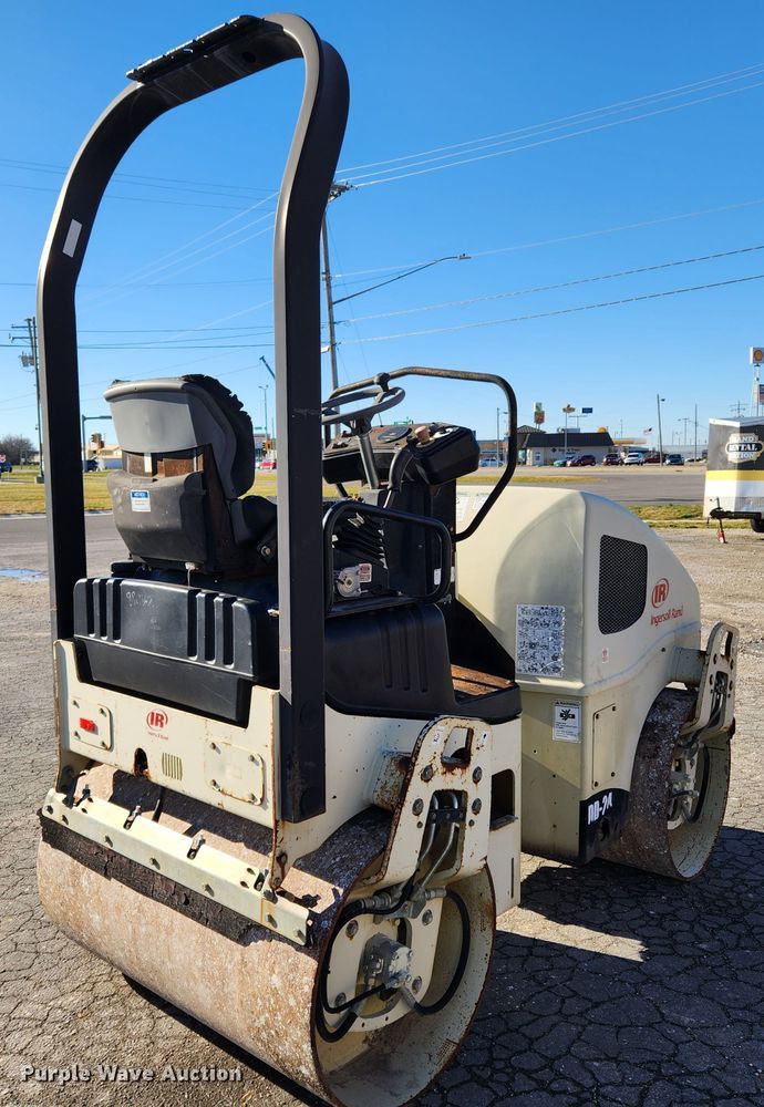 image for item JB9691 2007 Ingersoll Rand DD-24  double drum vibratory roller
