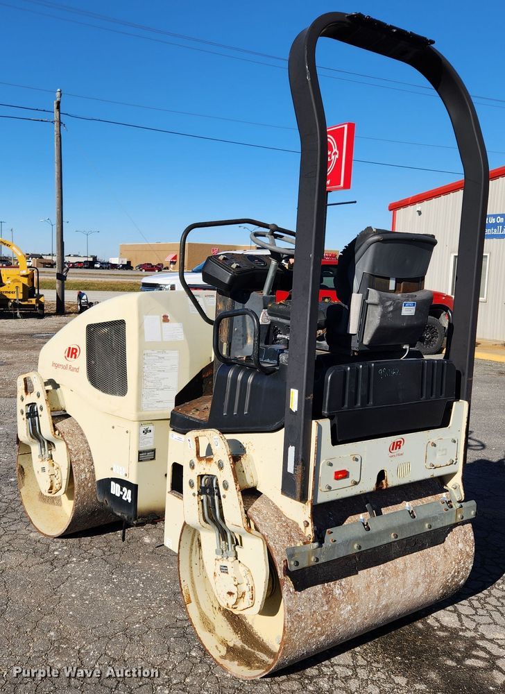 image for item JB9691 2007 Ingersoll Rand DD-24  double drum vibratory roller