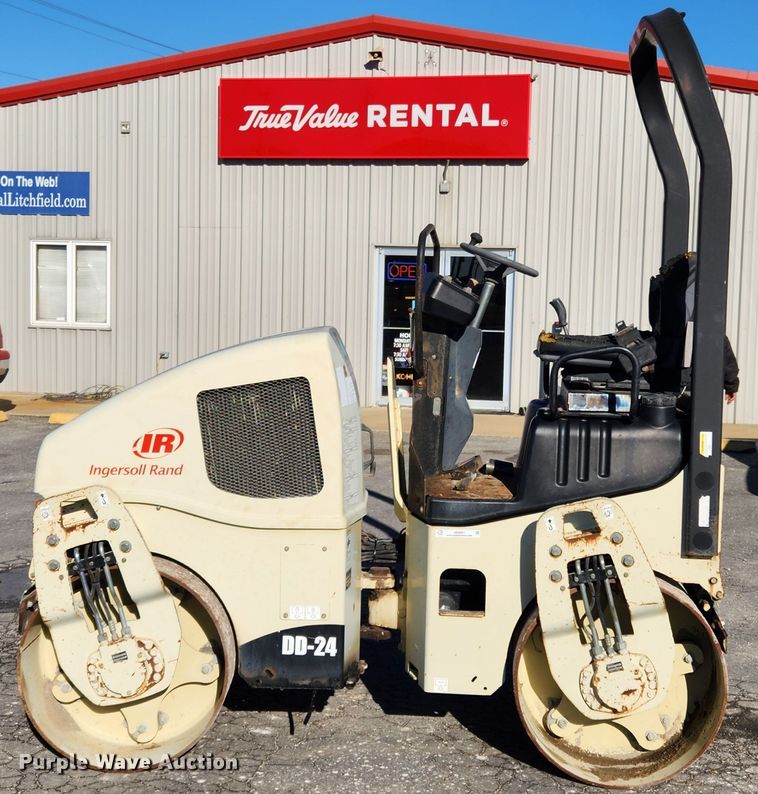 image for item JB9691 2007 Ingersoll Rand DD-24  double drum vibratory roller