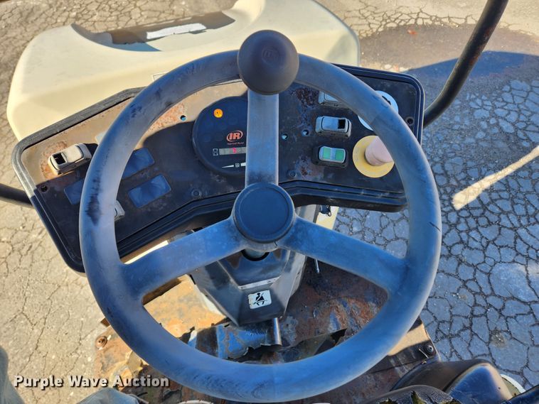 image for item JB9691 2007 Ingersoll Rand DD-24  double drum vibratory roller