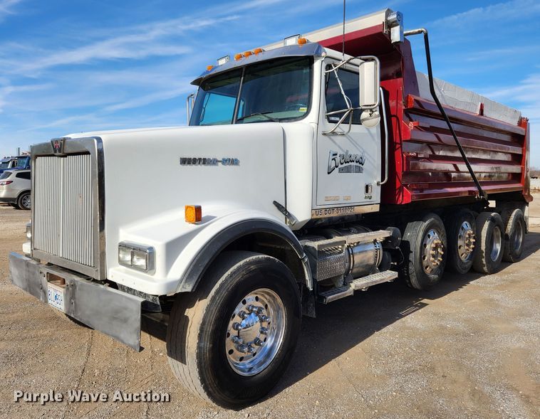image for item JB9699 2004 Western Star 4900FA  dump truck