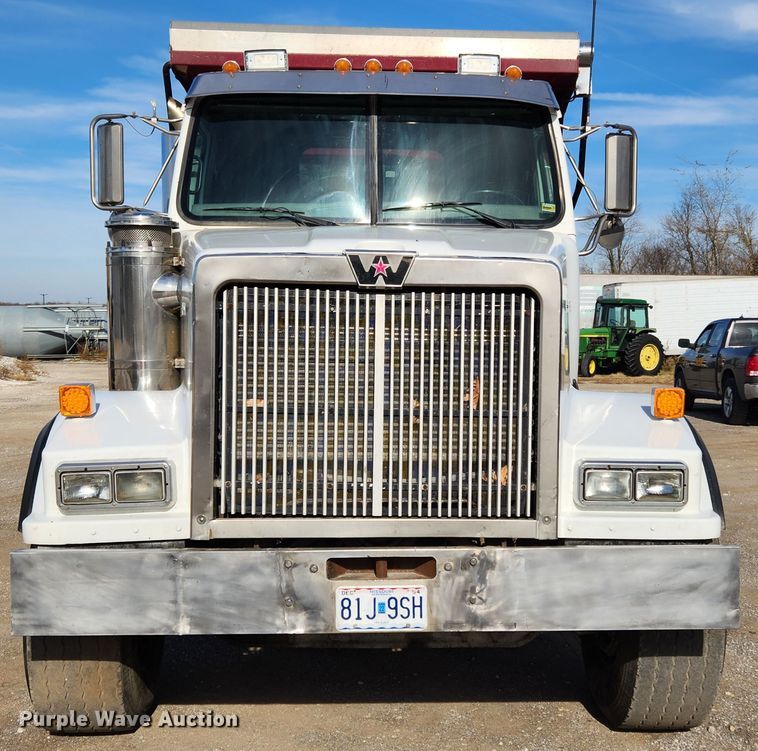 image for item JB9699 2004 Western Star 4900FA  dump truck
