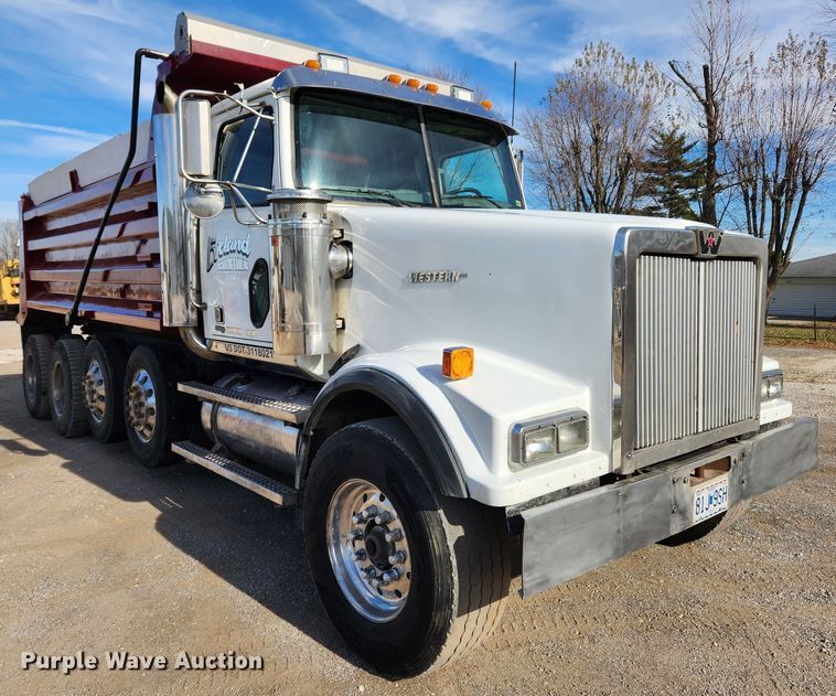 image for item JB9699 2004 Western Star 4900FA  dump truck