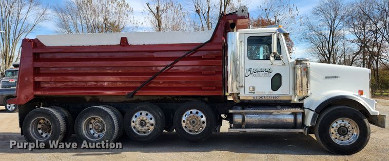 image for item JB9699 2004 Western Star 4900FA  dump truck