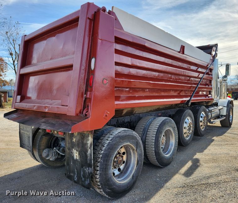 image for item JB9699 2004 Western Star 4900FA  dump truck