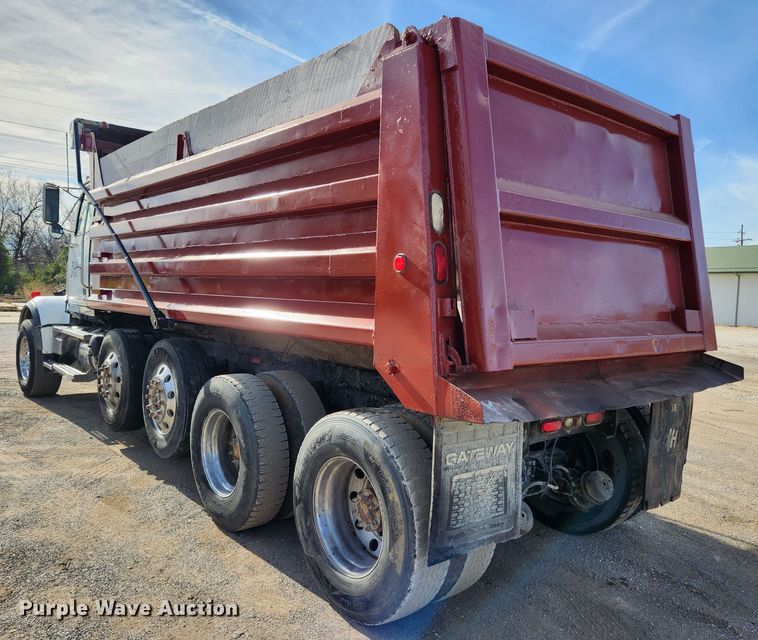 image for item JB9699 2004 Western Star 4900FA  dump truck