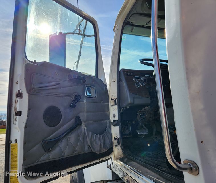 image for item JB9699 2004 Western Star 4900FA  dump truck