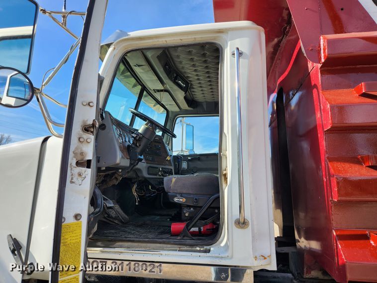 image for item JB9699 2004 Western Star 4900FA  dump truck