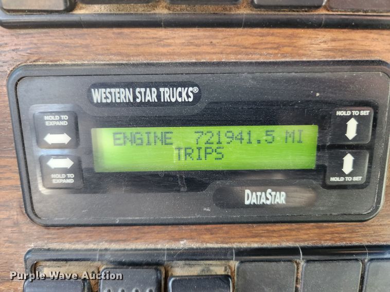 image for item JB9699 2004 Western Star 4900FA  dump truck