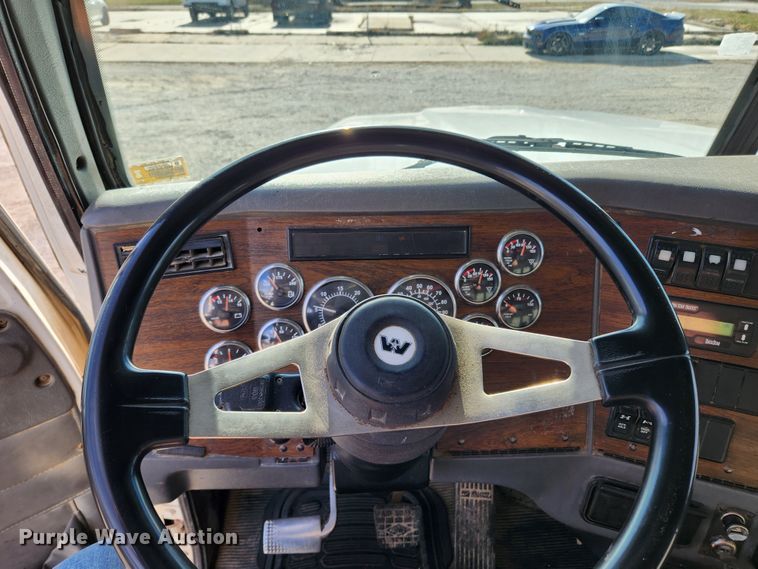 image for item JB9699 2004 Western Star 4900FA  dump truck