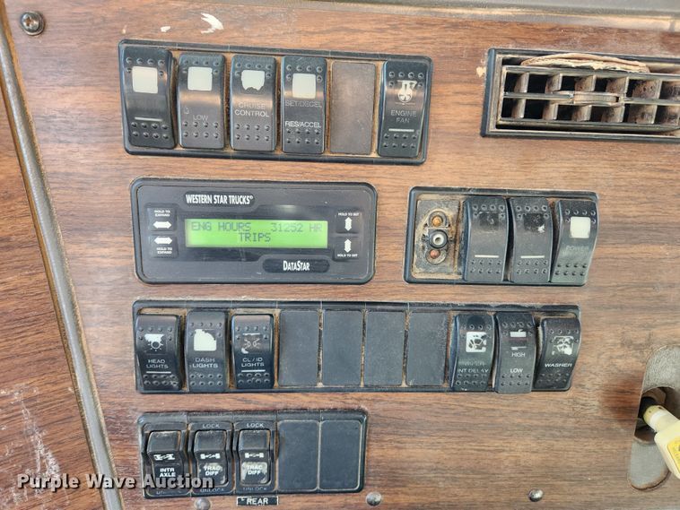 image for item JB9699 2004 Western Star 4900FA  dump truck