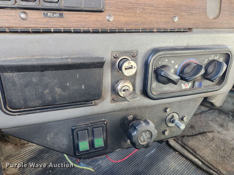 image for item JB9699 2004 Western Star 4900FA  dump truck