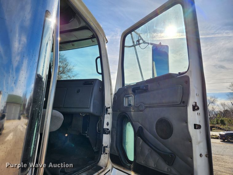image for item JB9699 2004 Western Star 4900FA  dump truck