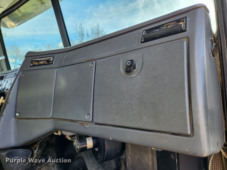 image for item JB9699 2004 Western Star 4900FA  dump truck