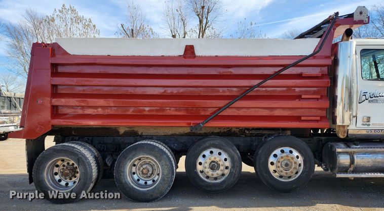 image for item JB9699 2004 Western Star 4900FA  dump truck