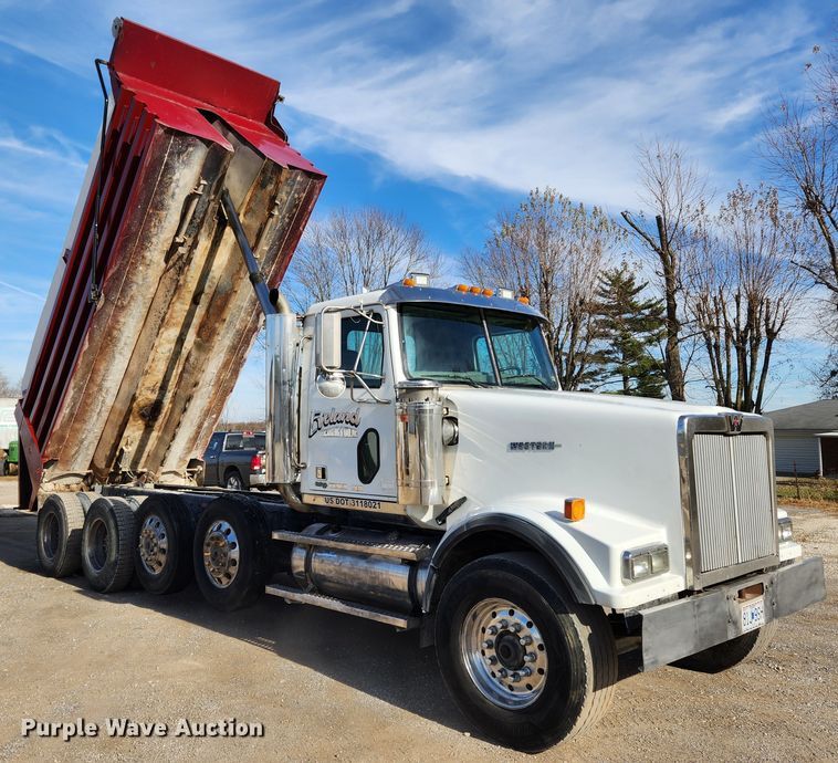 image for item JB9699 2004 Western Star 4900FA  dump truck