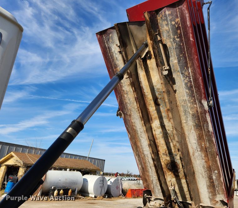 image for item JB9699 2004 Western Star 4900FA  dump truck