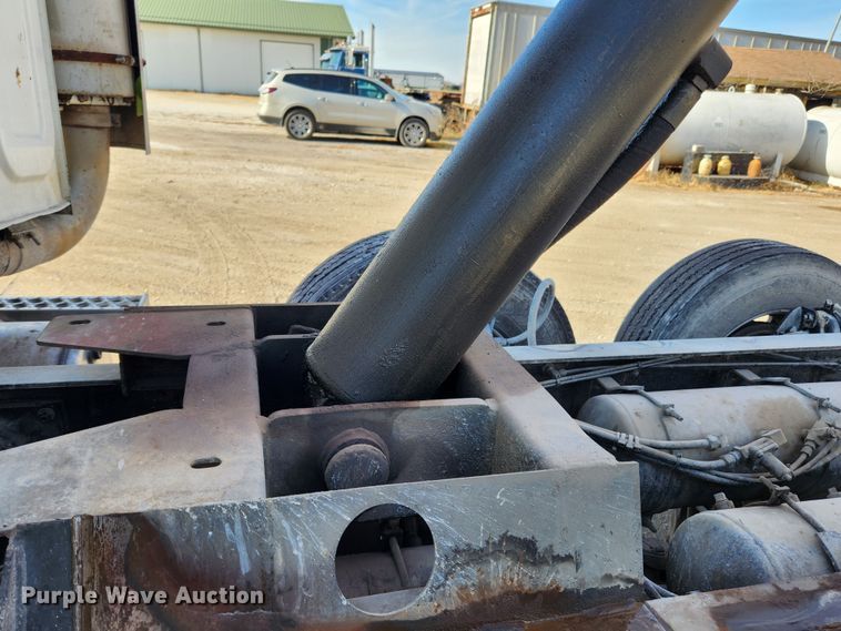 image for item JB9699 2004 Western Star 4900FA  dump truck