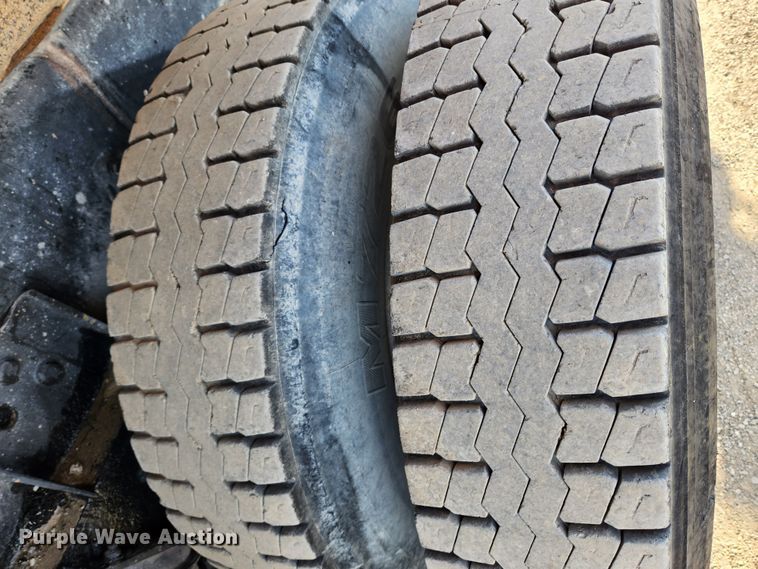 image for item JB9699 2004 Western Star 4900FA  dump truck