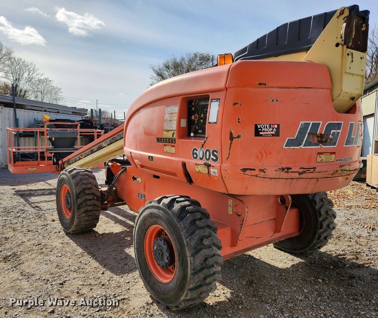 image for item JB9727 2000 JLG 600S  boom lift