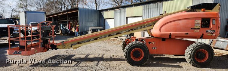 image for item JB9727 2000 JLG 600S  boom lift